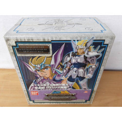 FIGURINE SAINT SEIYA ARGOL DE PERSÉE  LE CHEVALIER D\'ARGENT BANDAI