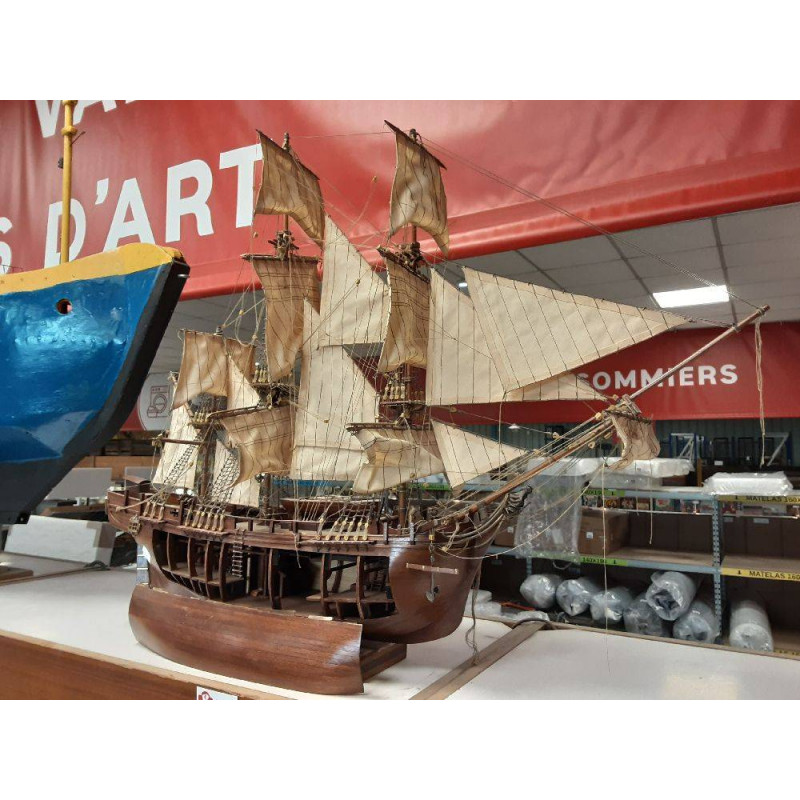 BATEAU AVEC OUVERTURE