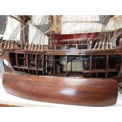 BATEAU AVEC OUVERTURE