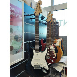 GUITARE SQUIER STRATOCASTER...