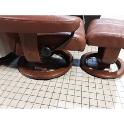 FAUTEUIL ET REPOSE PIED STRESSLESS