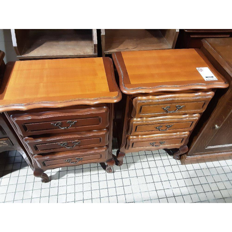 PAIRE DE CHEVETS STYLE LOUIS XV 3 TIROIRS